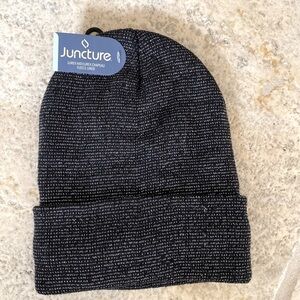 Juncture knit cap Women’s NWT Wool blend, fleece lined. Black/ silver. OS
